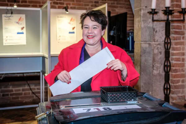 Alles over Sharon Dijksma (partner, kinderen)